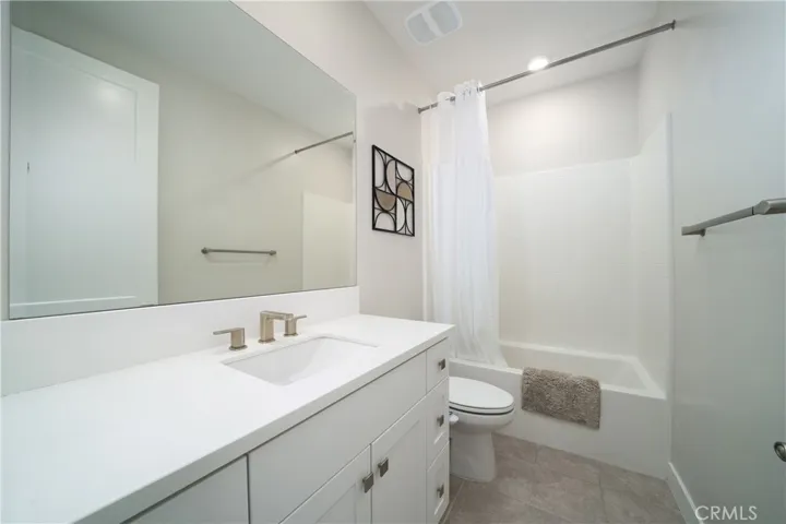 639 Athos, Lake Forest, California 92630