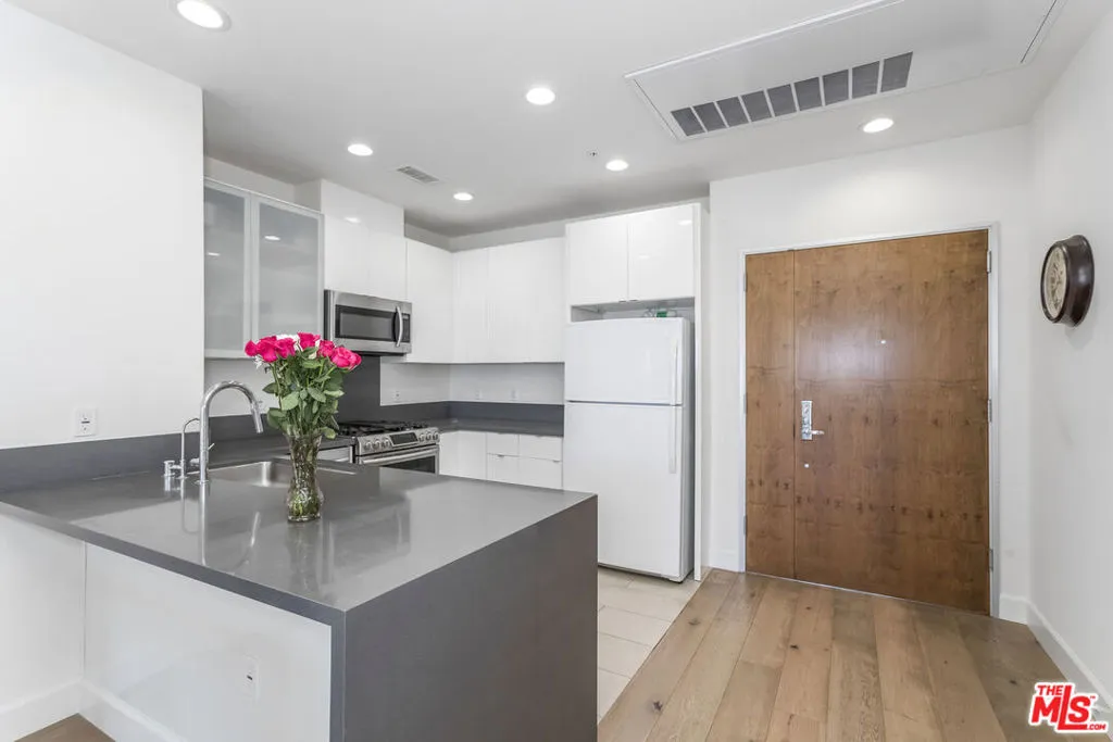 105 S Mariposa Avenue 507, Los Angeles, California 90004 home-pic-5