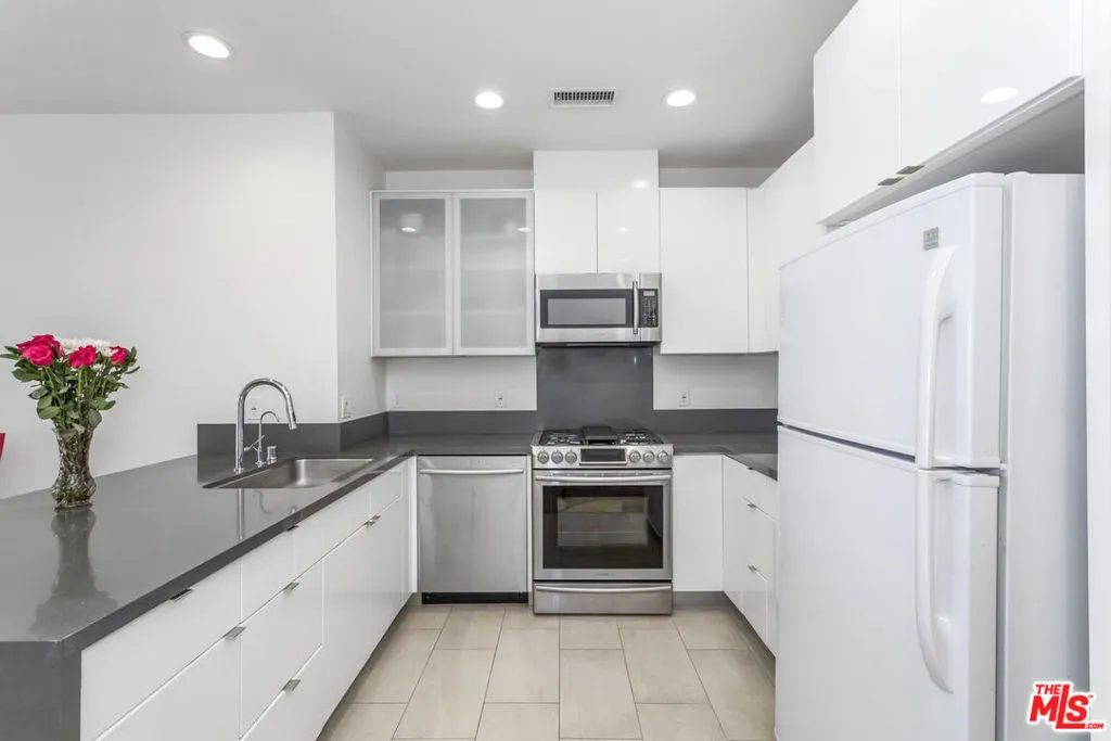 105 S Mariposa Avenue 507, Los Angeles, California 90004 home-pic-4