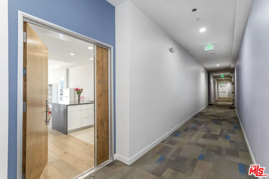 105 S Mariposa Avenue 507, Los Angeles, California 90004 home-pic-2