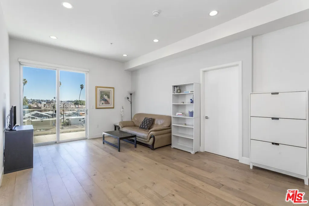105 S Mariposa Avenue 507, Los Angeles, California 90004 home-pic-9