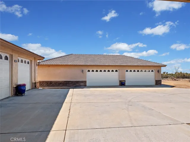 8650 Verbena Road, Oak Hills, California 92344