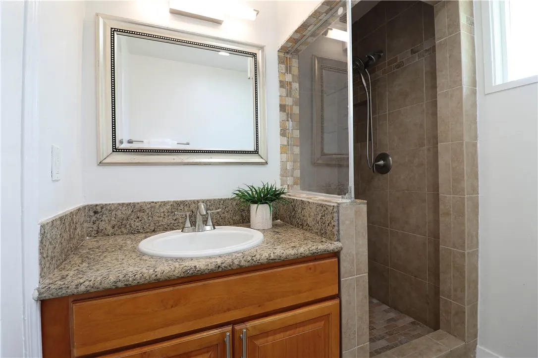 1419 W Laster Avenue, Anaheim, California 92802 home-pic-8