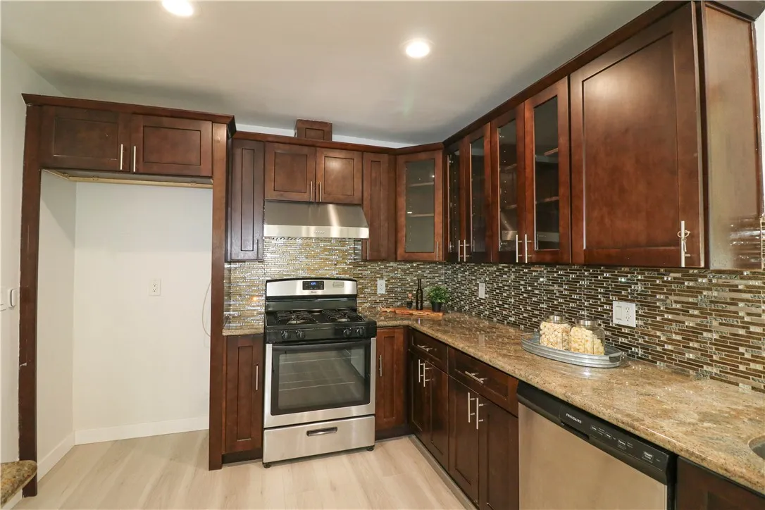 1419 W Laster Avenue, Anaheim, California 92802 home-pic-12