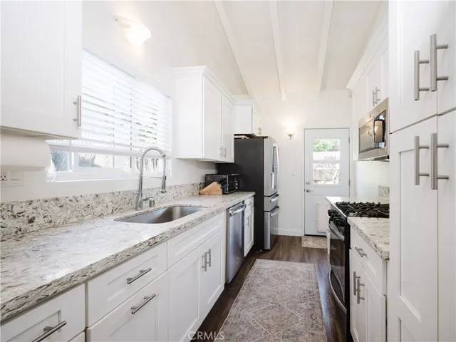 4239 Ish Drive, Simi Valley, California 93063
