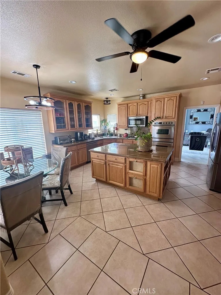 42500 20th Street West, Lancaster, California 93534 home-pic-4