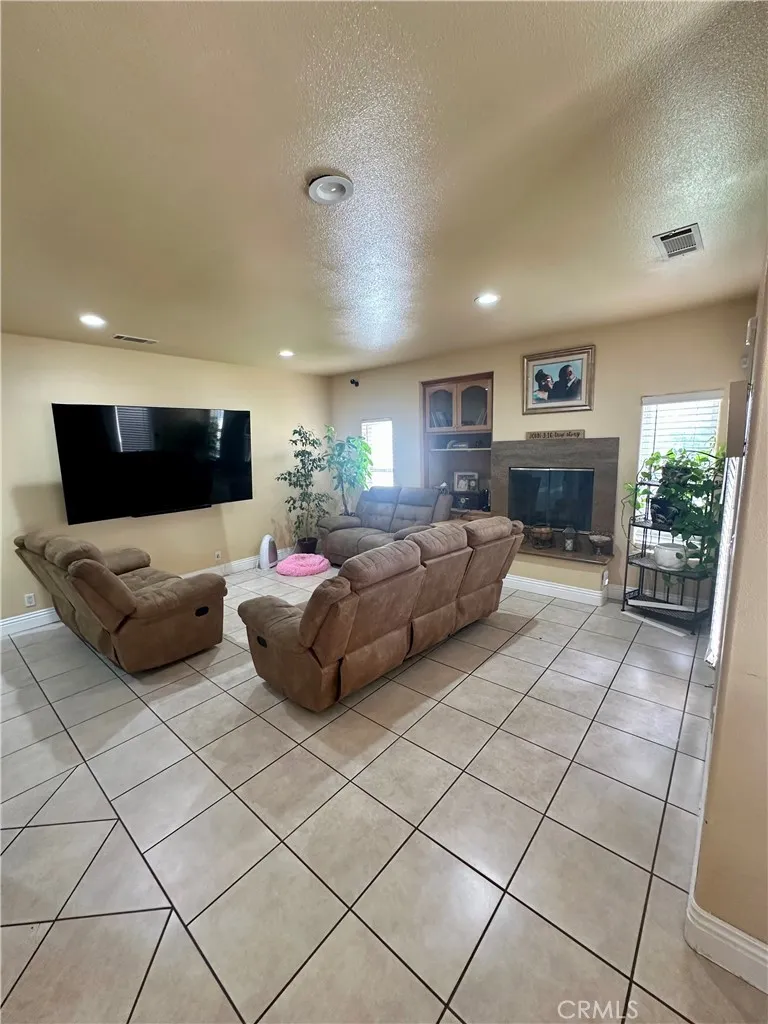 42500 20th Street West, Lancaster, California 93534 home-pic-6