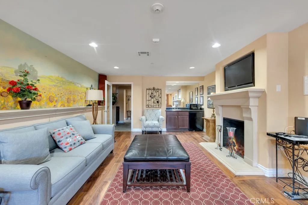 13200 Moorpark Street 201, Sherman Oaks, California 91423 home-pic-30