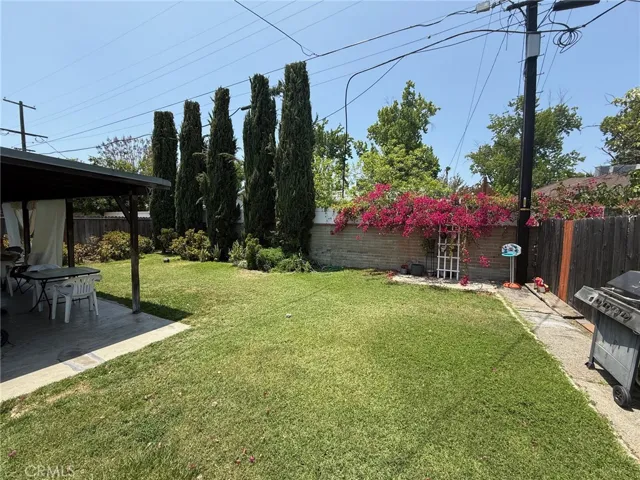 Private Yard and Laundry Area