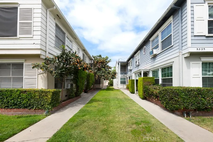 5319 Whitsett Avenue, Valley Village, California 91607