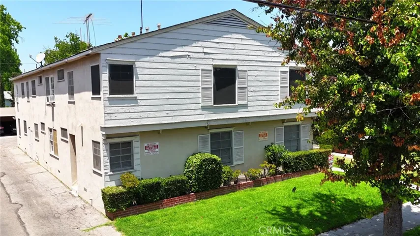 5319 Whitsett Avenue, Valley Village, California 91607