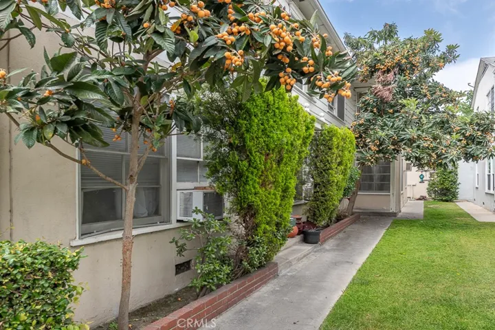 5319 Whitsett Avenue, Valley Village, California 91607
