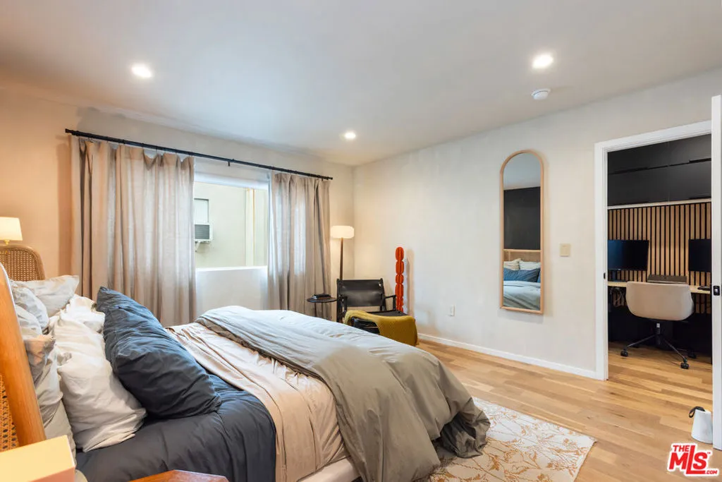 536 N Orlando Avenue 7, West Hollywood, California 90048 home-pic-13