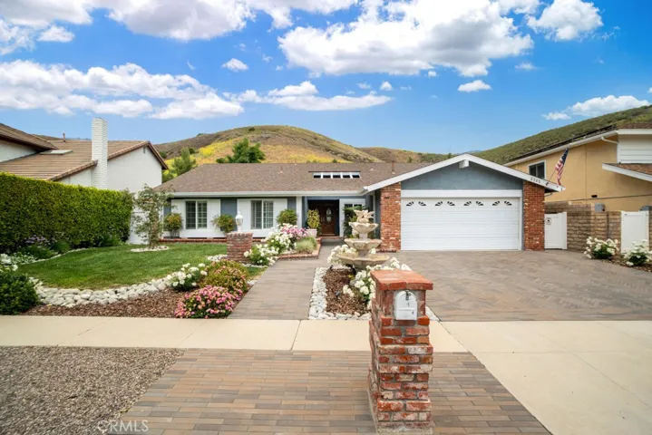 6505 Smoke Tree Avenue, Oak Park, California 91377