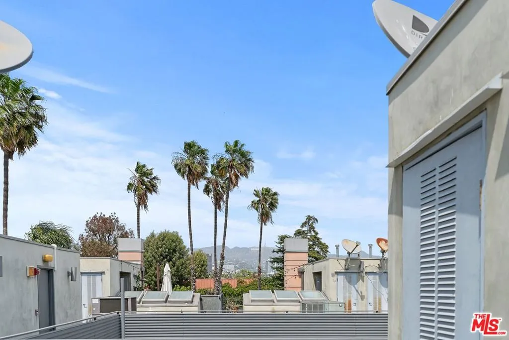 5806 Waring Avenue 13, Los Angeles, California 90038 home-pic-26