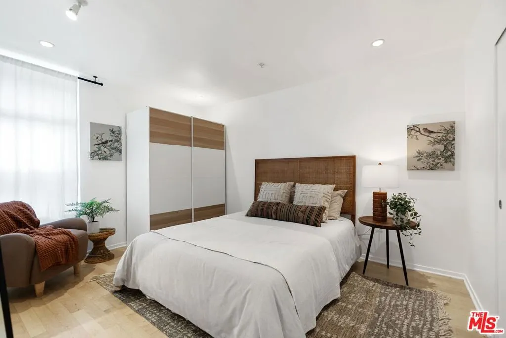 5806 Waring Avenue 13, Los Angeles, California 90038 home-pic-20