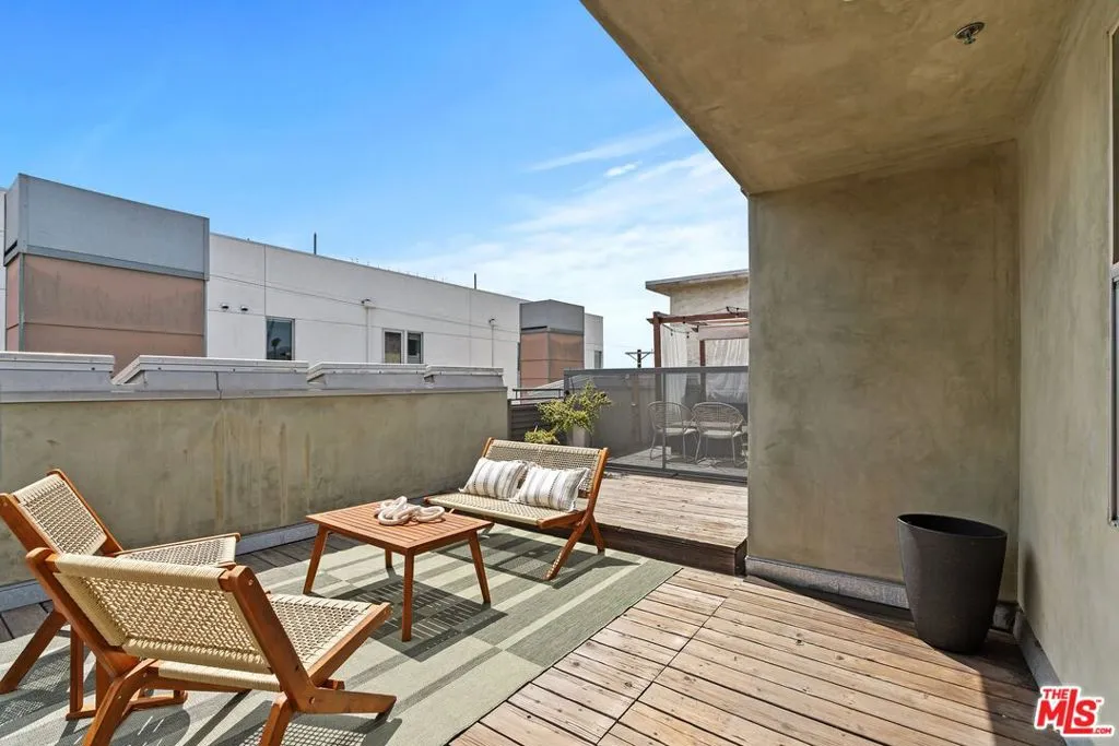 5806 Waring Avenue 13, Los Angeles, California 90038 home-pic-24