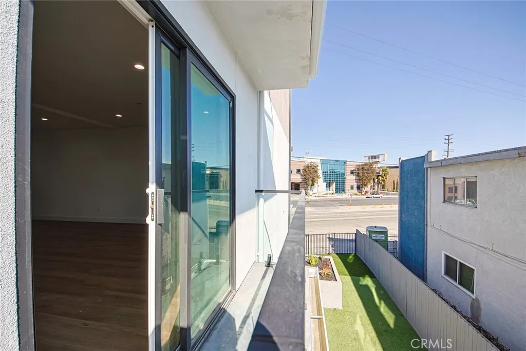 1636 S Longwood Avenue, Los Angeles, California 90019 home-pic-27