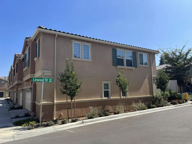 530 Longmeadow Street, Vista, California 92081