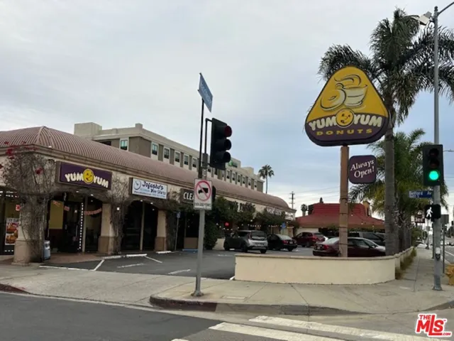 Walkable Eateries and Services