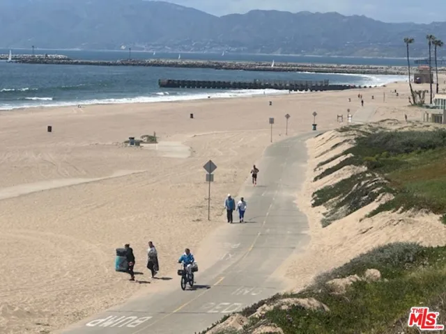 Dockweiler Beach