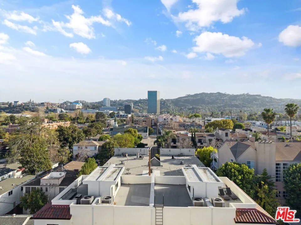 10612 W Kareen Court, Toluca Lake, California 91602 home-pic-30