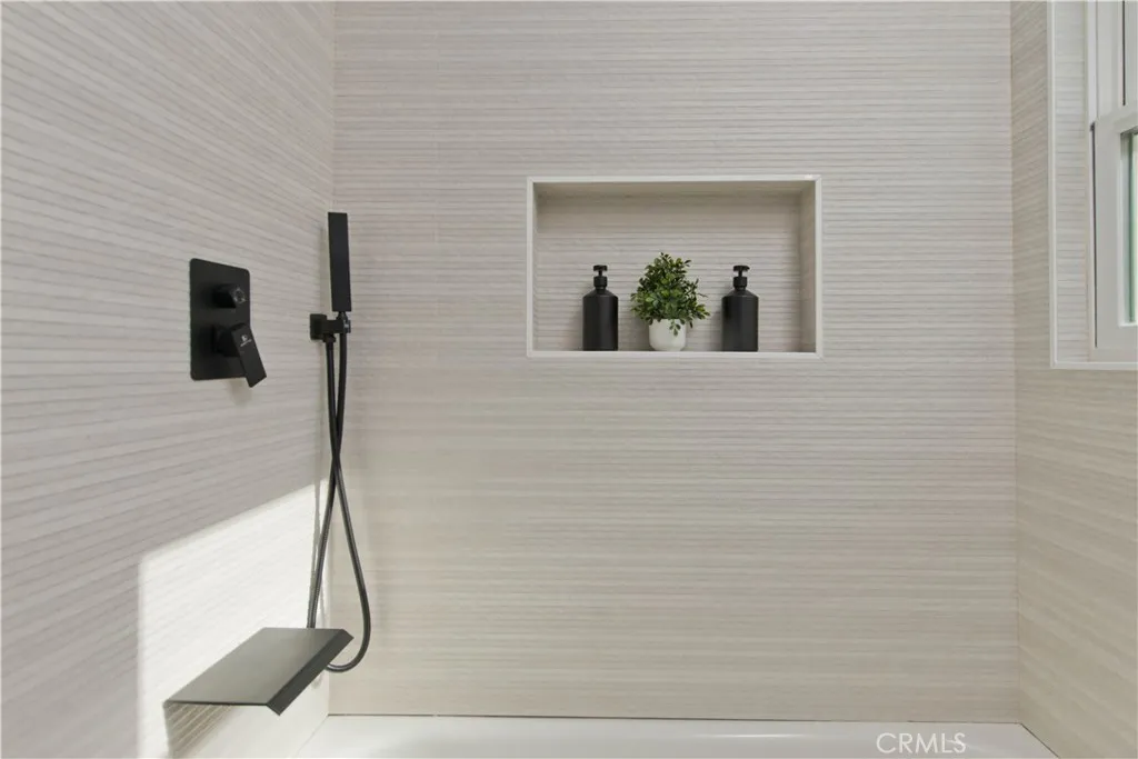 17007 Bassett Street, Lake Balboa, California 91406 home-pic-12