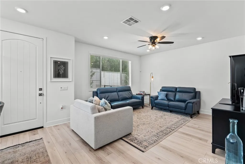 3001 Honolulu Lane, Simi Valley, California 93065 home-pic-1