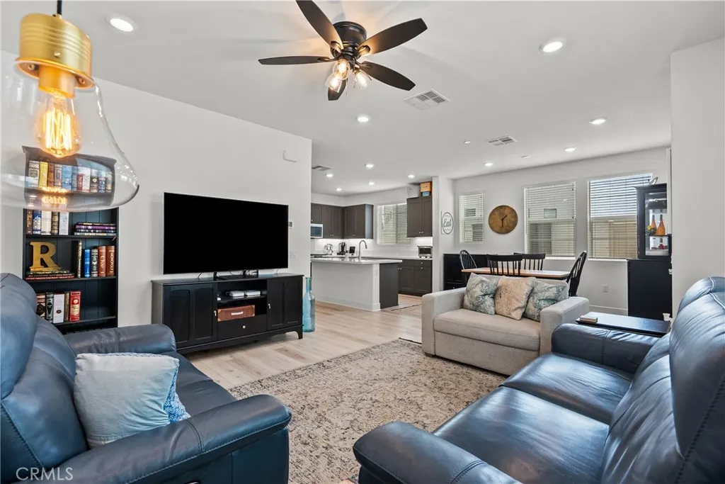 3001 Honolulu Lane, Simi Valley, California 93065 home-pic-2