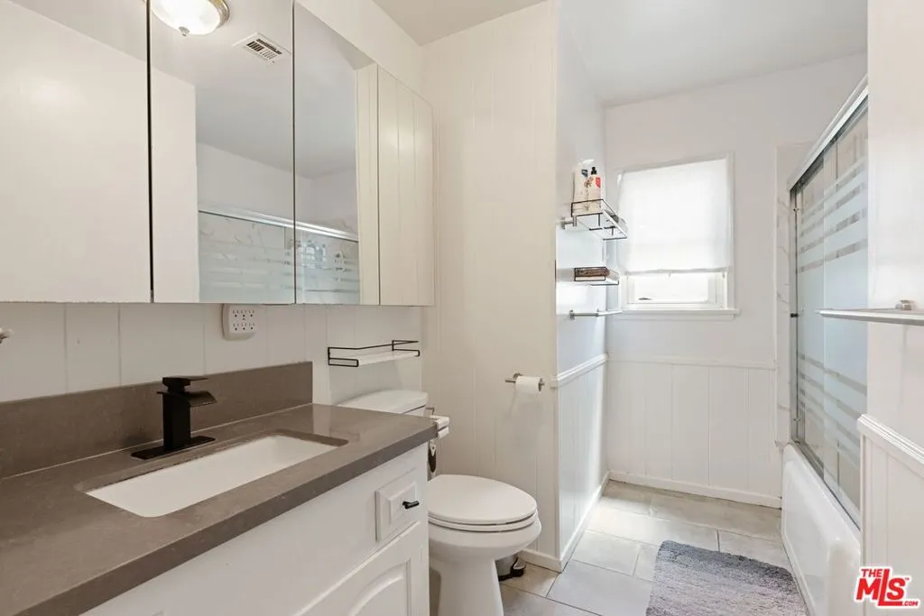 18741 Covello Street, Reseda, California 91335 home-pic-12