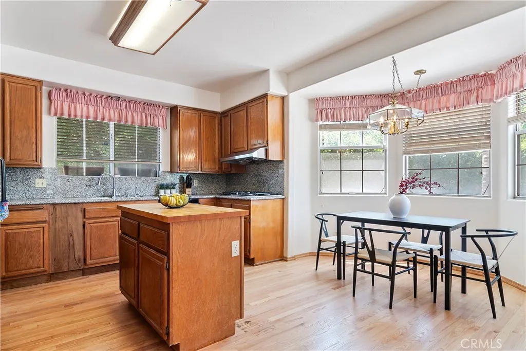 20147 Chapter Drive, Woodland Hills, California 91364 home-pic-8