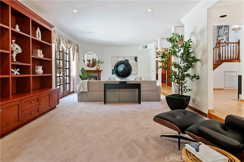 20147 Chapter Drive, Woodland Hills, California 91364 home-pic-5