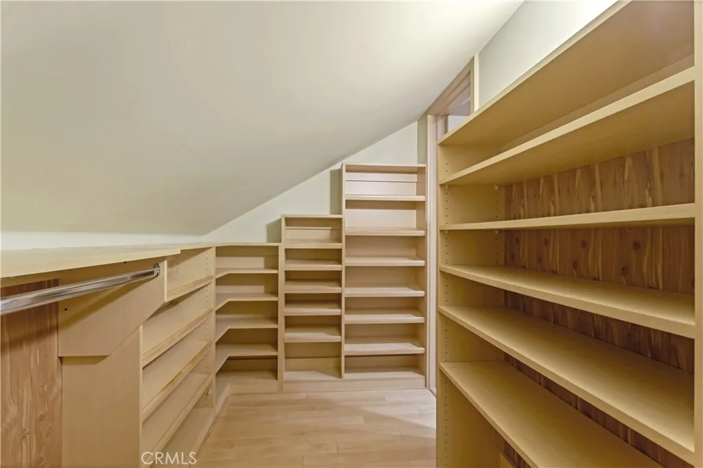 434 S Irving Boulevard, Los Angeles, California 90020 home-pic-39