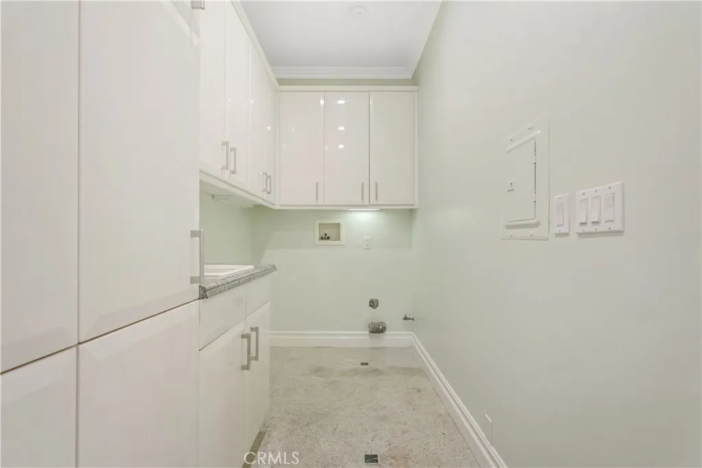 434 S Irving Boulevard, Los Angeles, California 90020 home-pic-26