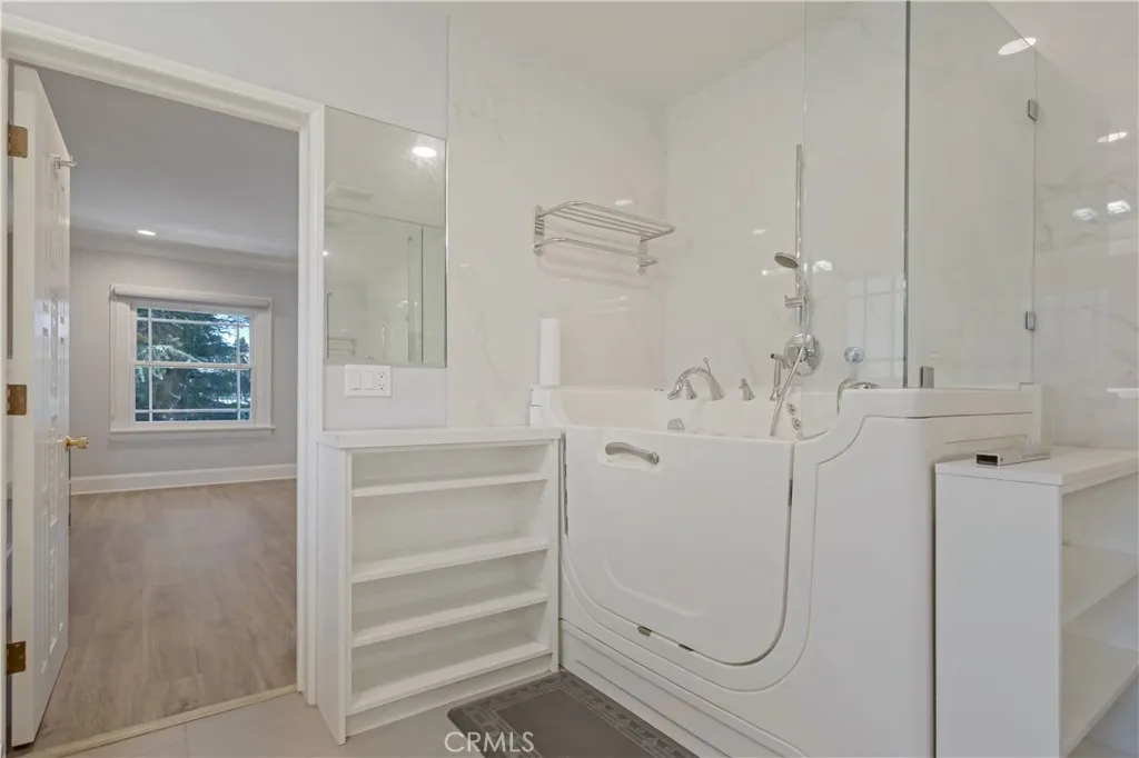 434 S Irving Boulevard, Los Angeles, California 90020 home-pic-30