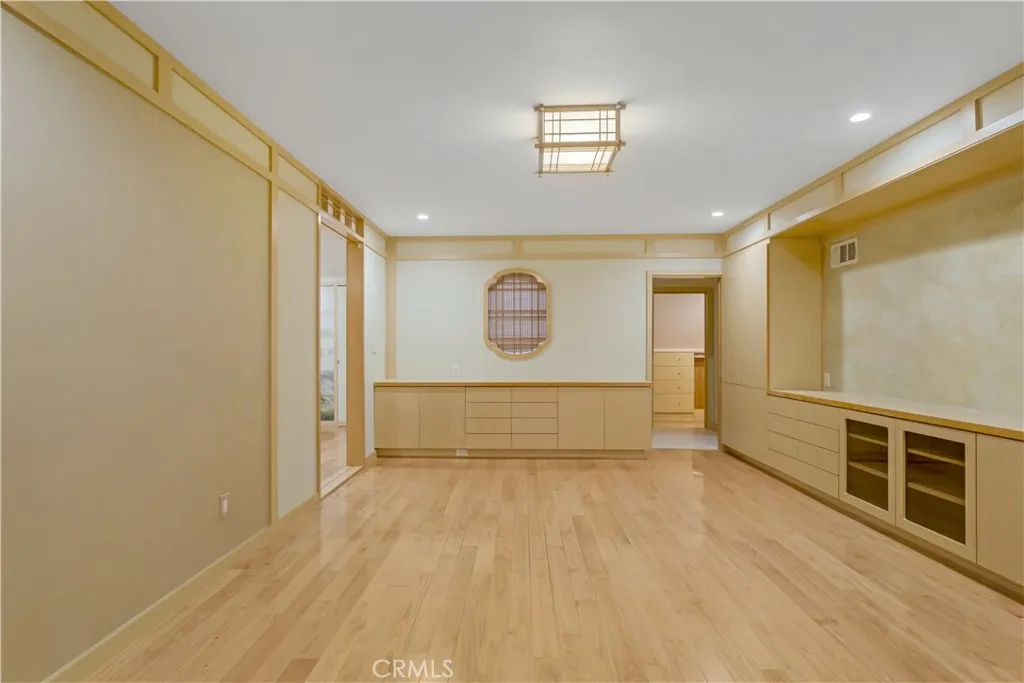 434 S Irving Boulevard, Los Angeles, California 90020 home-pic-47