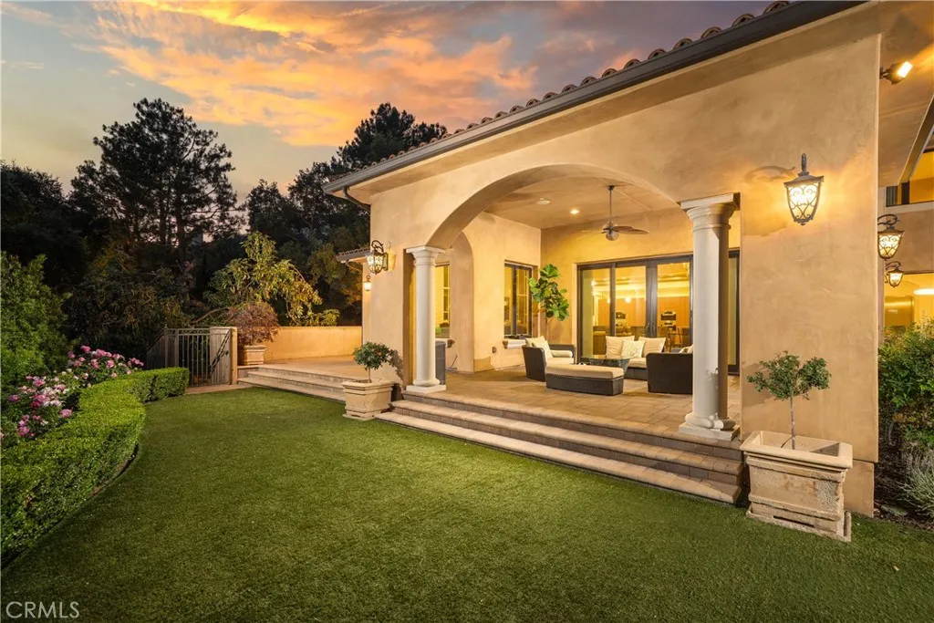1051 Oak Canyon Lane, Glendora, California 91741 home-pic-3