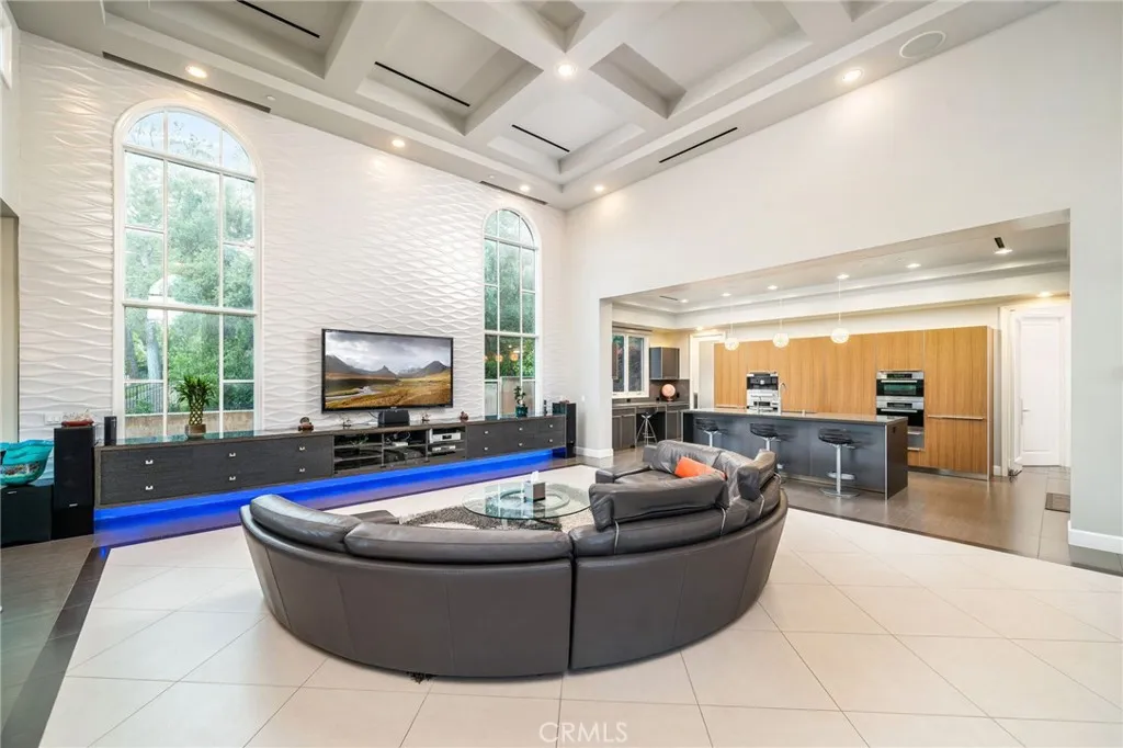 1051 Oak Canyon Lane, Glendora, California 91741 home-pic-9