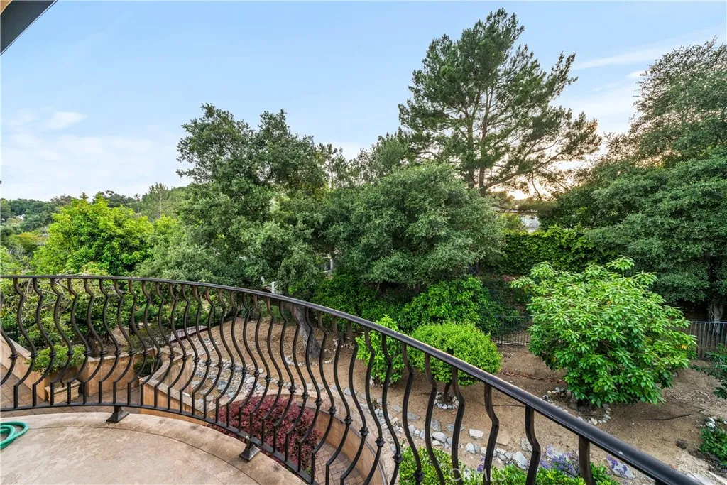1051 Oak Canyon Lane, Glendora, California 91741 home-pic-37