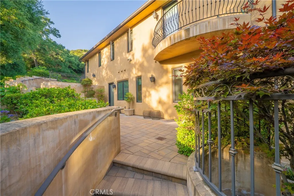 1051 Oak Canyon Lane, Glendora, California 91741 home-pic-53