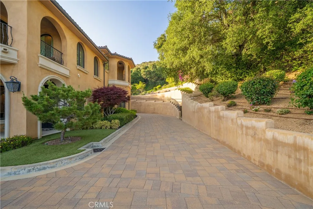 1051 Oak Canyon Lane, Glendora, California 91741 home-pic-57