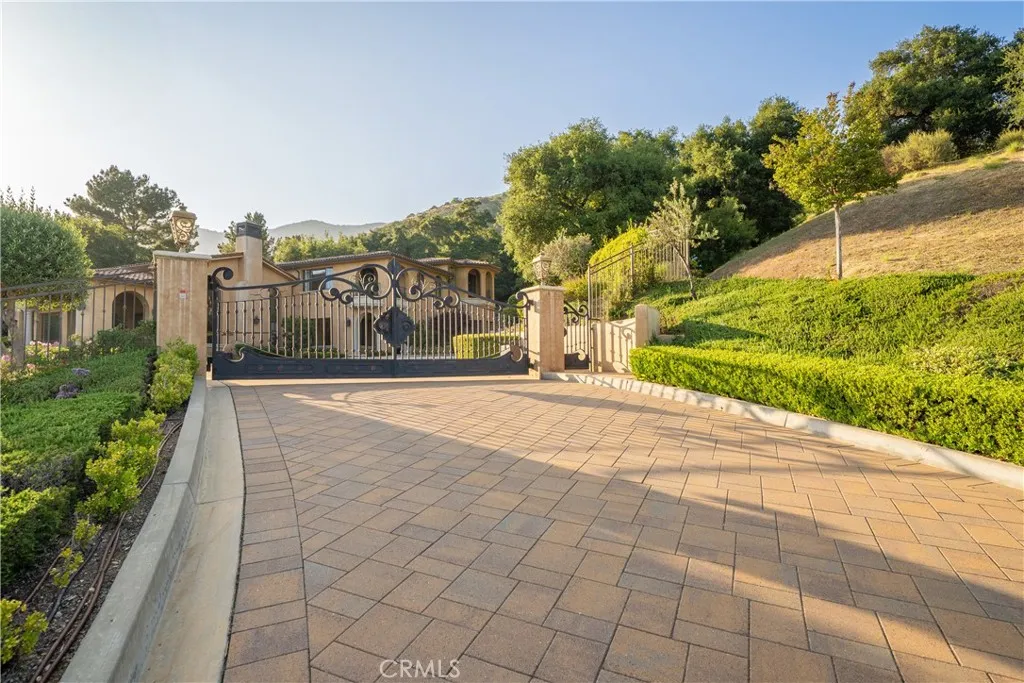 1051 Oak Canyon Lane, Glendora, California 91741 home-pic-73