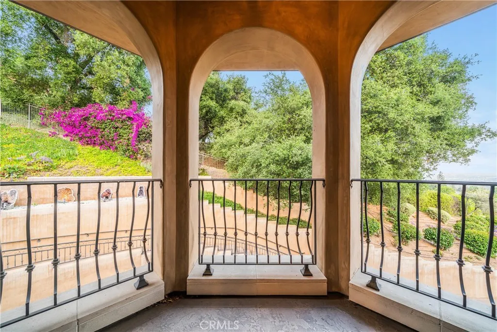 1051 Oak Canyon Lane, Glendora, California 91741 home-pic-39