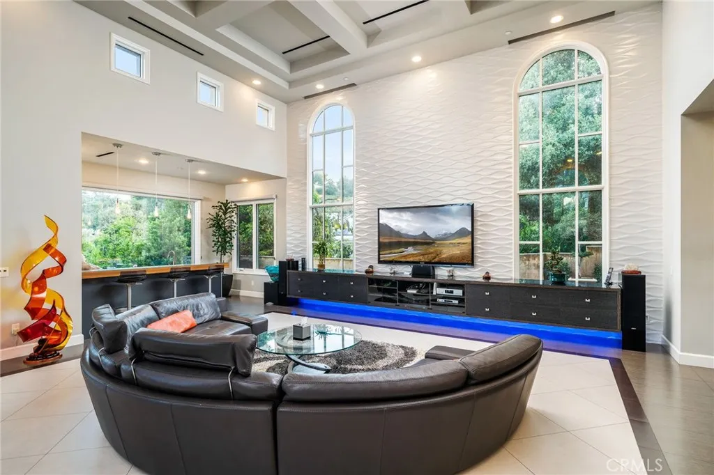 1051 Oak Canyon Lane, Glendora, California 91741 home-pic-10