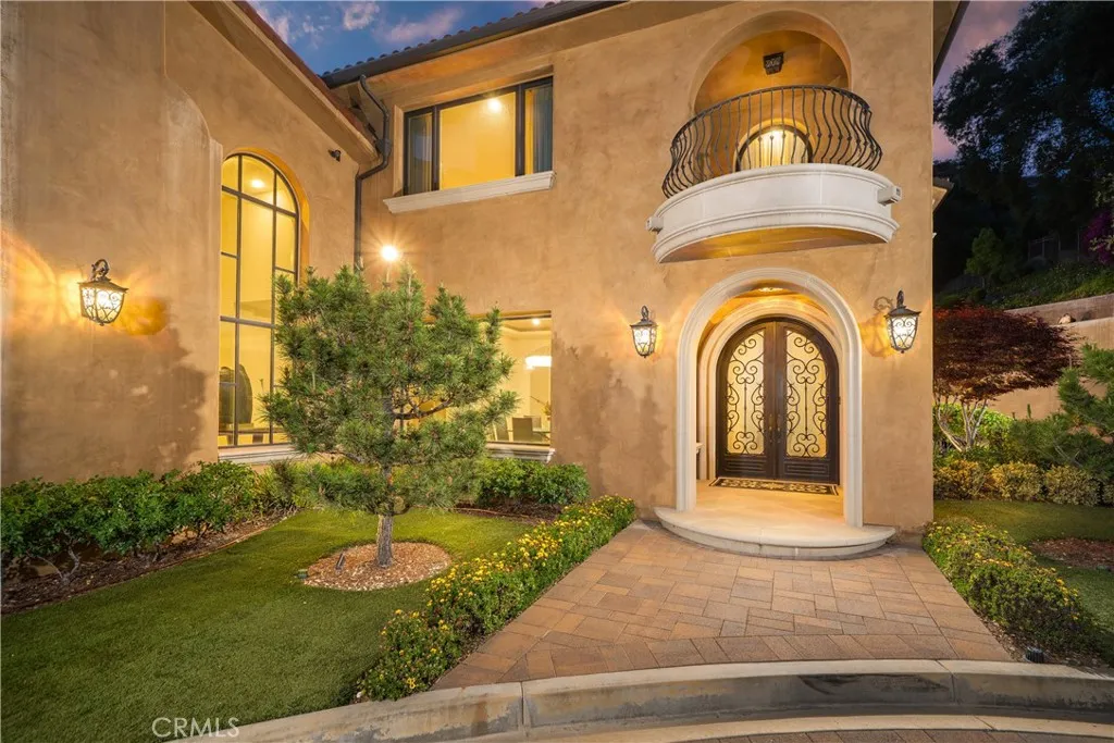 1051 Oak Canyon Lane, Glendora, California 91741 home-pic-2