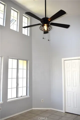 Dining area & pantry