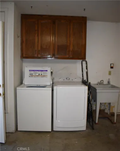 Washer/Dryer included