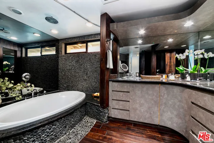 7495 Mulholland Drive, Los Angeles, California 90046