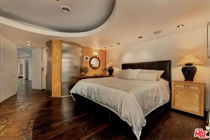7495 Mulholland Drive, Los Angeles, California 90046