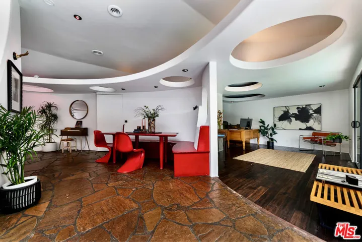 7495 Mulholland Drive, Los Angeles, California 90046